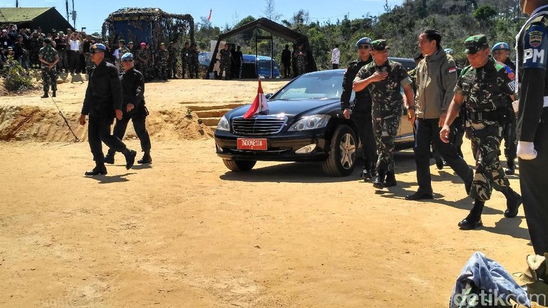 Presiden Jokowi dan Panglima Hadiri Latihan PPRC TNI di Natuna Presiden Jokowi dan Panglima Hadiri Latihan PPRC TNI di Natuna