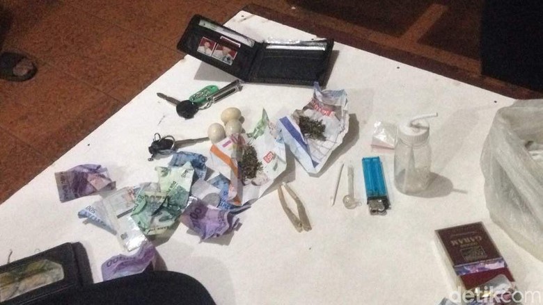5 Pemakai Narkoba di Tebet Diciduk Polisi 5 Pemakai Narkoba di Tebet Diciduk Polisi