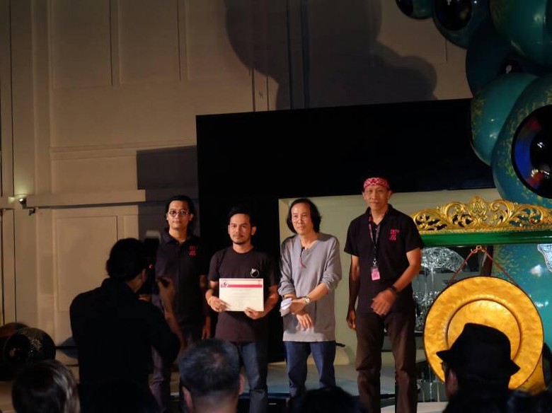 Syaiful Garibaldi dan Bagus Pandega Raih Penghargaan Seniman Muda Art Jog 10 Syaiful Garibaldi dan Bagus Pandega Raih Penghargaan Seniman Muda Art Jog 10