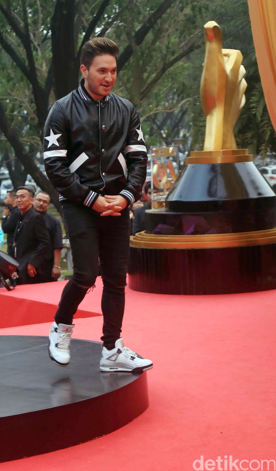 Indonesia Jonas Blue Bikin Wanita Histeris