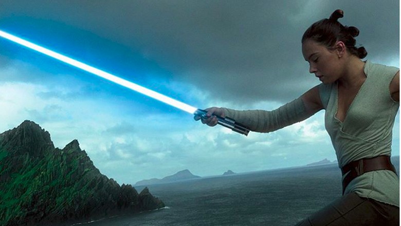 Lightsaber Milik Anakin Skywalker Resmi Jadi Milik Rey Lightsaber Milik Anakin Skywalker Resmi Jadi Milik Rey
