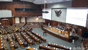 DPR Anggap RAPBN 2018 Rancangan Jokowi Tak Realistis