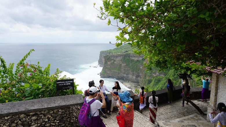 Pantai Tebing di Pura Uluwatu, Bali (Masaul/detikTravel) Pantai Tebing di Pura Uluwatu, Bali (Masaul/detikTravel)