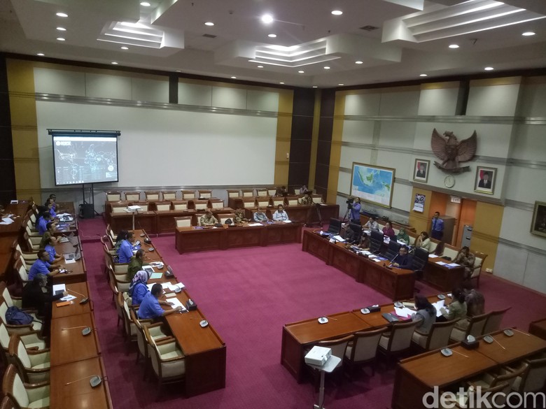 Kasus Rekaman Telepon Mesum, Kemkominfo: Nuril Dilecehkan Atasannya Kasus Rekaman Telepon Mesum, Kemkominfo: Nuril Dilecehkan Atasannya