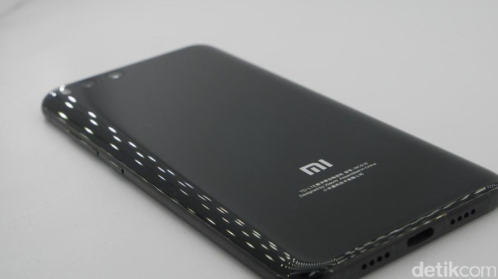 Xiaomi Mi 6. Foto: detikINET/Anggoro Suryo Jati Xiaomi Mi 6. Foto: detikINET/Anggoro Suryo Jati