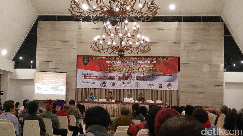 Forum Lintas Gereja Dukung Jokowi Tindak Tegas Ormas Anti-Pancasila Forum Lintas Gereja Dukung Jokowi Tindak Tegas Ormas Anti-Pancasila