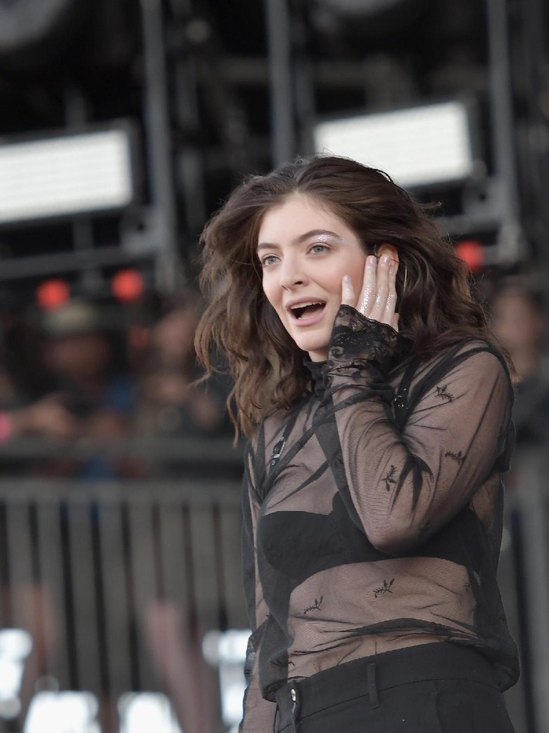 Lorde Tampil Beda Dengan Potongan Rambut Baru