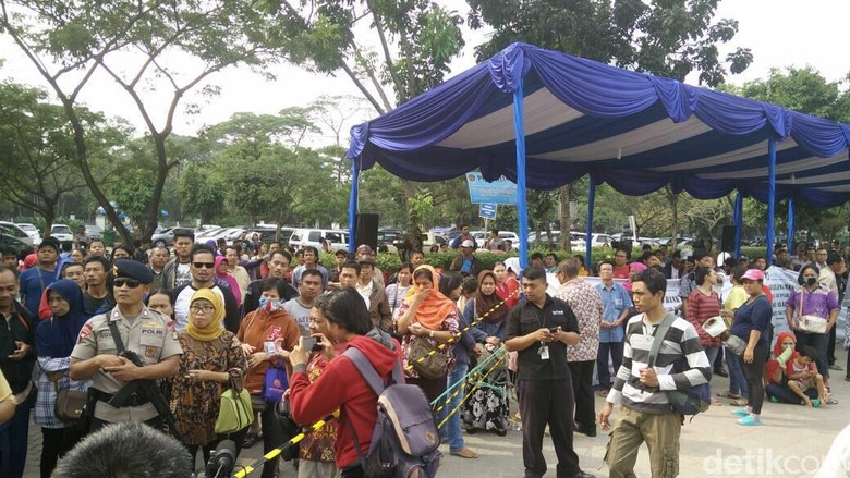 Tukar Uang di Monas, Warga Antre dari Jam 6 Pagi Tukar Uang di Monas, Warga Antre dari Jam 6 Pagi