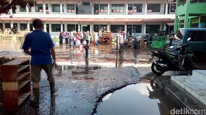 Lebih dari Seribu Orang Menjadi Korban Banjir Garut Lebih dari Seribu Orang Menjadi Korban Banjir Garut