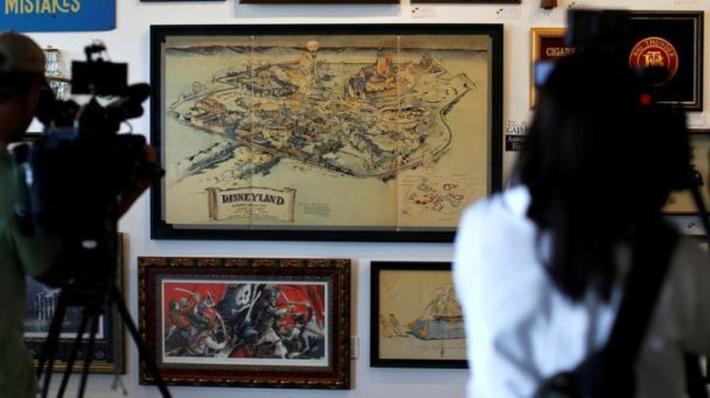Foto: Peta pertama Disneyland yang dilelang seharga Rp 11,9 M (Mario Anzuoni/Reuters) Foto: Peta pertama Disneyland yang dilelang seharga Rp 11,9 M (Mario Anzuoni/Reuters)