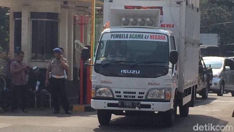 Aksi Bela Ulama 96, Mobil Komando Masuki Masjid Istiqlal Aksi Bela Ulama 96, Mobil Komando Masuki Masjid Istiqlal