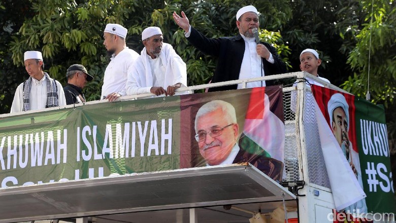 Mereka yang Dibela Alumni 212 di Aksi Bela Ulama Mereka yang Dibela Alumni 212 di Aksi Bela Ulama