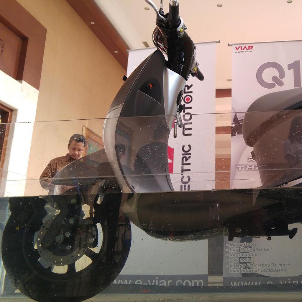 Curah Hujan Mulai Tinggi, Amankah Pakai Motor Listrik? Curah Hujan Mulai Tinggi, Amankah Pakai Motor Listrik?