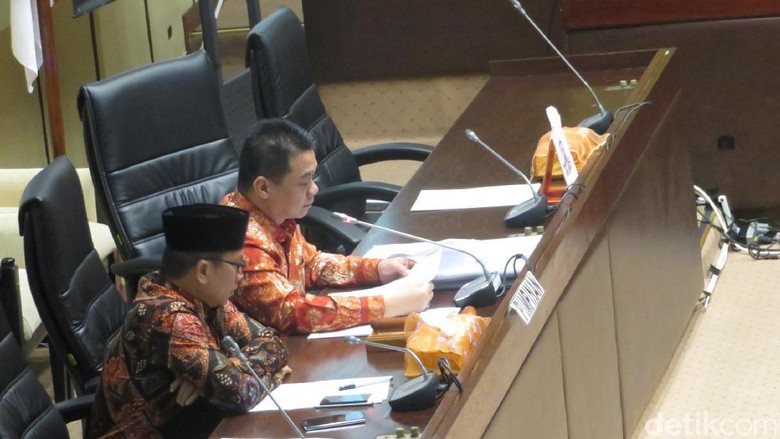 DPR-Pemerintah Rapat Tertutup Bahas Hasil Lobi RUU Pemilu DPR-Pemerintah Rapat Tertutup Bahas Hasil Lobi RUU Pemilu