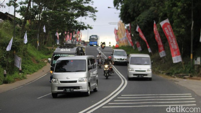 Jalur Nagreg mulai dipadati pemudik (Foto: Wisma Putra) Jalur Nagreg mulai dipadati pemudik (Foto: Wisma Putra)