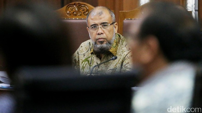 Kamaludin Benarkan Uang USD 20 Ribu untuk Umrah Patrialis Akbar Kamaludin Benarkan Uang USD 20 Ribu untuk Umrah Patrialis Akbar
