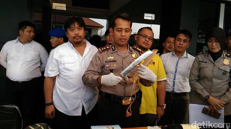 Kronologi Tewasnya Deny yang Tegur Tetangga karena Geber Motor Kronologi Tewasnya Deny yang Tegur Tetangga karena Geber Motor