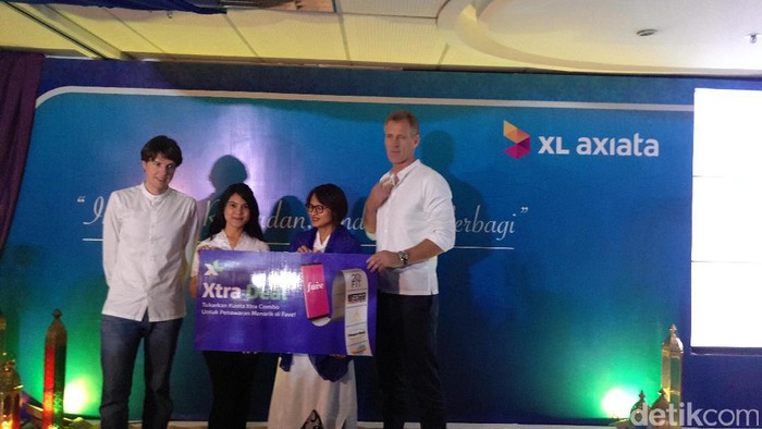 XL pamer layanan Xtra Deal di kantornya. Foto: yud/detikINET XL pamer layanan Xtra Deal di kantornya. Foto: yud/detikINET