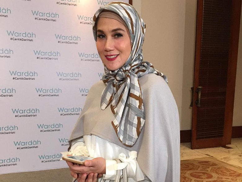 Marini Zumarnis Ingin Chelsea Islan dan Daffa Wardhana Nikah Muda? Marini Zumarnis Ingin Chelsea Islan dan Daffa Wardhana Nikah Muda?