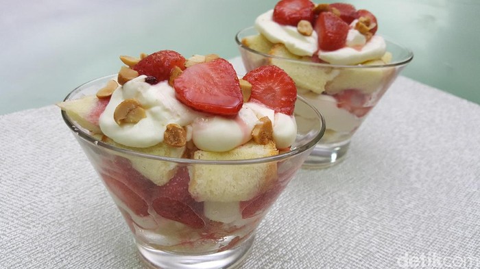 Resep Dessert: Trifle Strawberry Cream Cheese Resep Dessert: Trifle Strawberry Cream Cheese