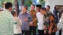 Mentan dan Sejumlah Tokoh Hadiri Open House JK di Makassar Mentan dan Sejumlah Tokoh Hadiri Open House JK di Makassar