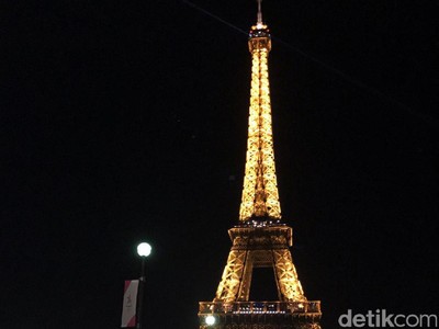Menara Eiffel di Paris Mau Dicat Merah, Bagus atau Jelek? Menara Eiffel di Paris Mau Dicat Merah, Bagus atau Jelek?