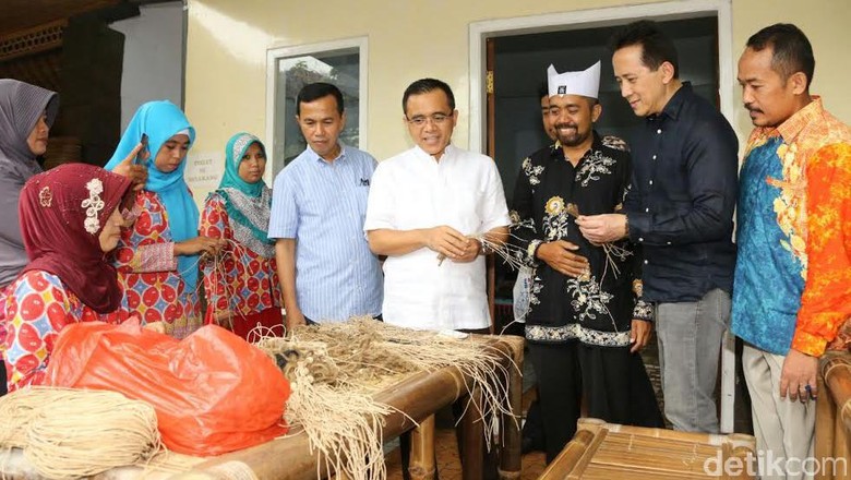 Bekraf Mulai Dampingi Pelaku Ekonomi Kreatif di Banyuwangi Bekraf Mulai Dampingi Pelaku Ekonomi Kreatif di Banyuwangi