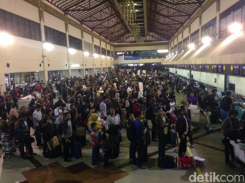 Penumpang di Bandara Juanda Meningkat Saat Arus Balik Penumpang di Bandara Juanda Meningkat Saat Arus Balik
