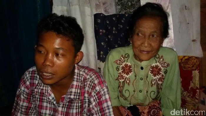 Selamet dan Rohaya, ABG dan nenek 71 tahun asal Baturaja OKU yang kini jadi menjadi suami istri (Foto: Istimewa) Selamet dan Rohaya, ABG dan nenek 71 tahun asal Baturaja OKU yang kini jadi menjadi suami istri (Foto: Istimewa)