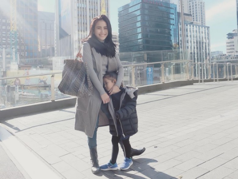 Eko Patrio Sebut Ayu Ting Ting Cabut dari Pesbukers untuk Lepas Penat Eko Patrio Sebut Ayu Ting Ting Cabut dari Pesbukers untuk Lepas Penat