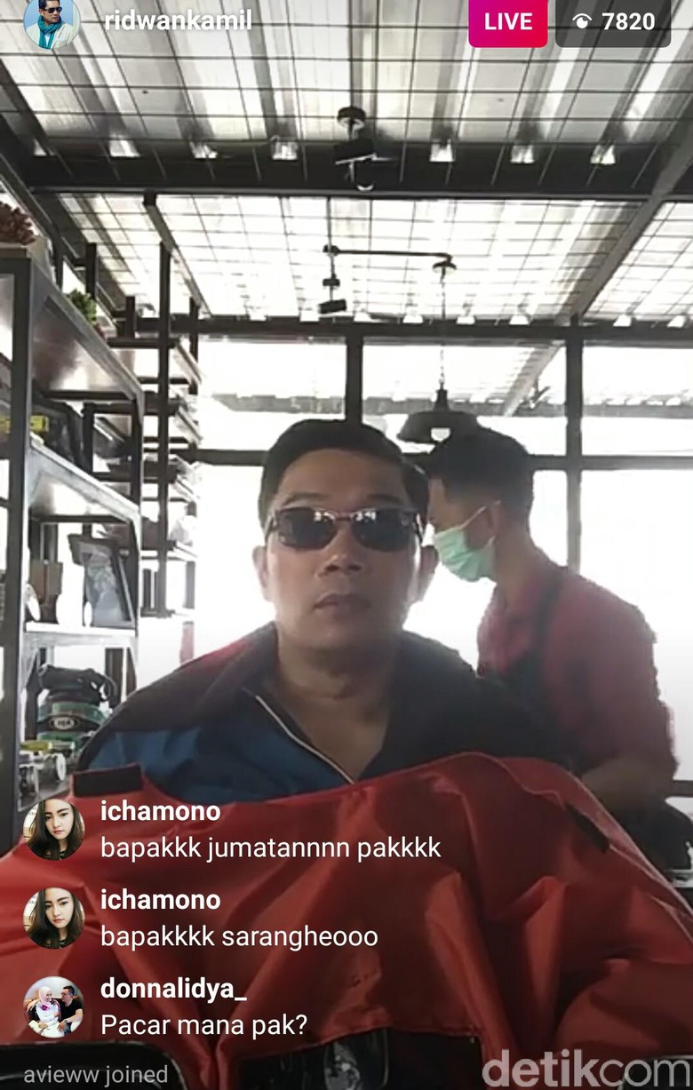 Instagram Ridwan Kamil Cukur Rambut Sambil Curhat Percintaan