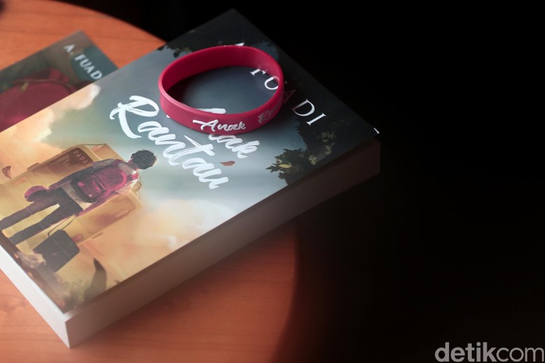 Novel Anak Rantau Ahmad Fuadi Laku Lebih dari 20 Ribu Eksemplar Novel Anak Rantau Ahmad Fuadi Laku Lebih dari 20 Ribu Eksemplar
