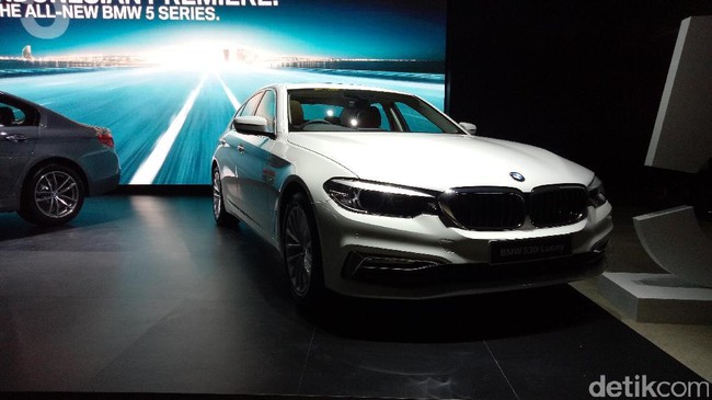 Eloknya Sedan BMW Seri 5 Generasi Ketujuh Eloknya Sedan BMW Seri 5 Generasi Ketujuh