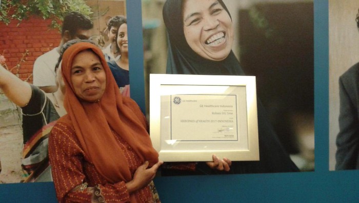 Rohani Daeng Tene mendedikasikan dirinya untuk kesehatan dan keselamatan ibu hamil (Foto: Widiya Wiyanti) Rohani Daeng Tene mendedikasikan dirinya untuk kesehatan dan keselamatan ibu hamil (Foto: Widiya Wiyanti)
