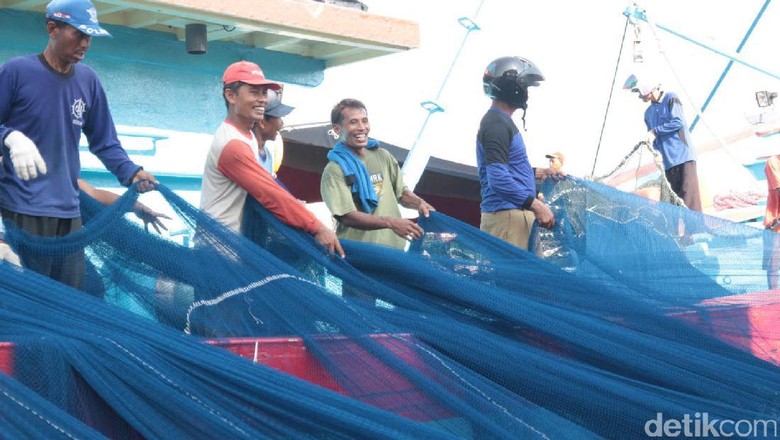 Teten Masduki Jamin Nelayan Cantrang Tegal Segera Kantongi Izin Teten Masduki Jamin Nelayan Cantrang Tegal Segera Kantongi Izin