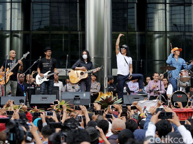 Abdee Slank Comeback Demi Suarakan Anti Korupsi Abdee Slank Comeback Demi Suarakan Anti Korupsi