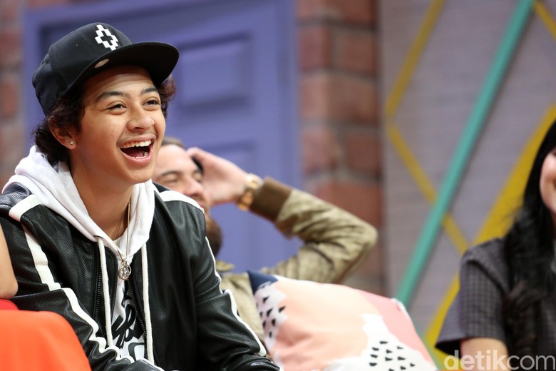 Bastian Steel: Gue Deket sama Semua Cewek, Gimana Dong? Bastian Steel: Gue Deket sama Semua Cewek, Gimana Dong?