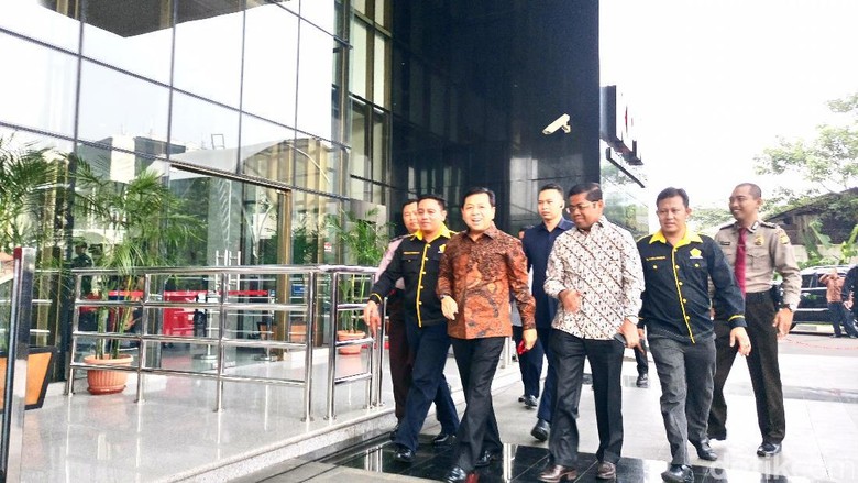 Setya Novanto Tersangka, Bagaimana Nasibnya sebagai Ketua DPR? Setya Novanto Tersangka, Bagaimana Nasibnya sebagai Ketua DPR?