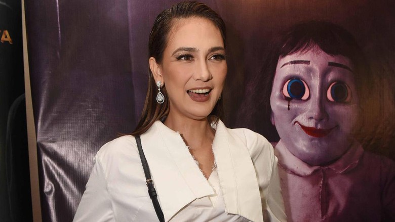 Cerita Luna Maya Tentang Peran Meira dalam The Doll 2 Cerita Luna Maya Tentang Peran Meira dalam The Doll 2
