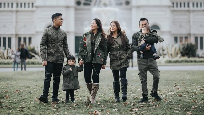 Kompak Selalu! Ini Nih Gaya Liburan Keluarga Ashanty di Melbourne Kompak Selalu! Ini Nih Gaya Liburan Keluarga Ashanty di Melbourne