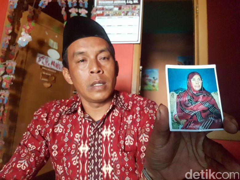 Keluarga Yayan Tetap Gelar Akad Nikah Anaknya Meski Berduka Keluarga Yayan Tetap Gelar Akad Nikah Anaknya Meski Berduka