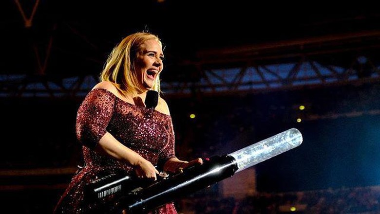 Video Menggilanya Adele saat Nonton Beyonce di Televisi Video Menggilanya Adele saat Nonton Beyonce di Televisi