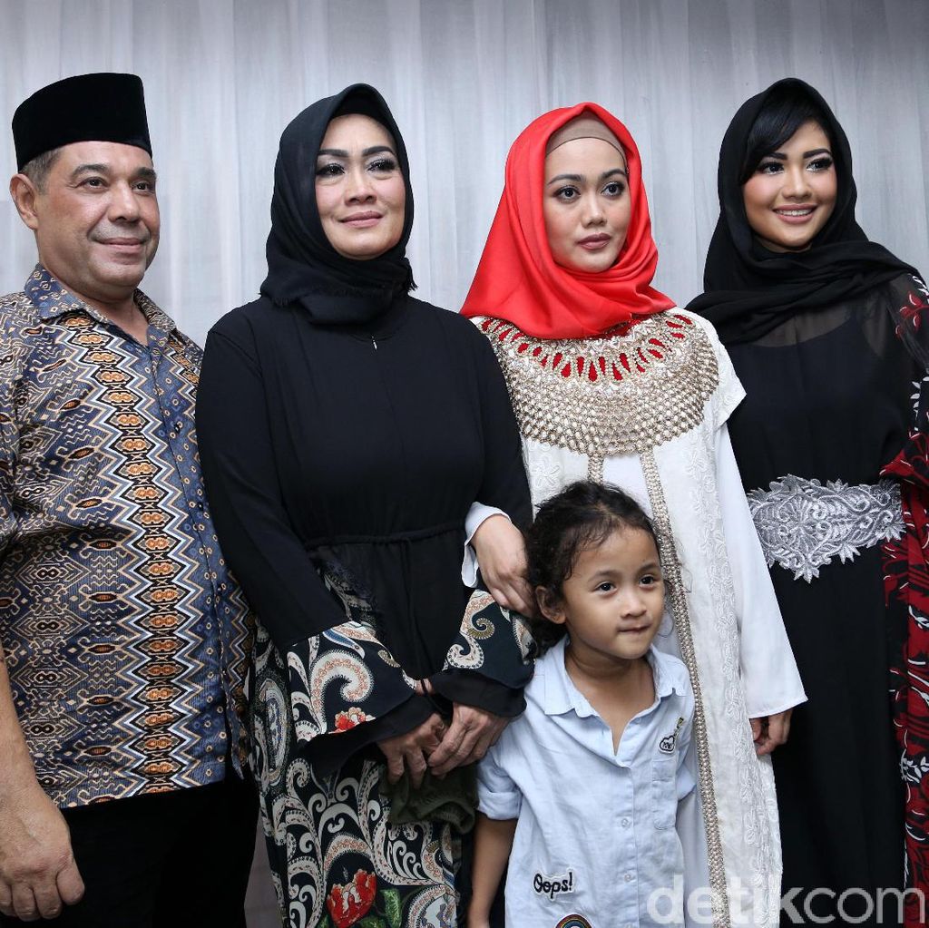 Keluarga Jupe Terus Berusaha Bangun Rumah Singgah dan Musala Keluarga Jupe Terus Berusaha Bangun Rumah Singgah dan Musala