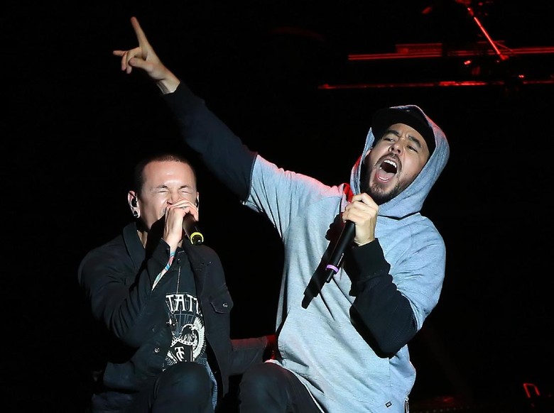 Berita Hasil Autopsi Chester Dianggap Keliru, Mike Shinoda Keberatan Berita Hasil Autopsi Chester Dianggap Keliru, Mike Shinoda Keberatan