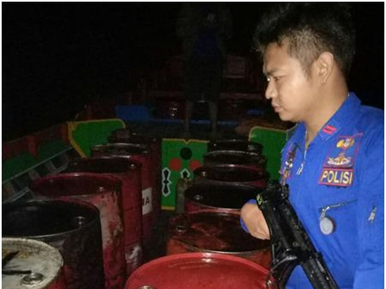Hasil Pengembangan, Polisi Temukan 4.000 Liter BBM Ilegal di Sumsel Hasil Pengembangan, Polisi Temukan 4.000 Liter BBM Ilegal di Sumsel
