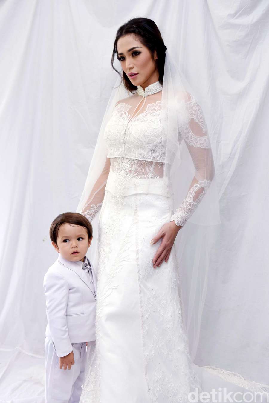 Jessica Iskandar Dengan Gaun Pengantin Siapa Mempelai Cowoknya