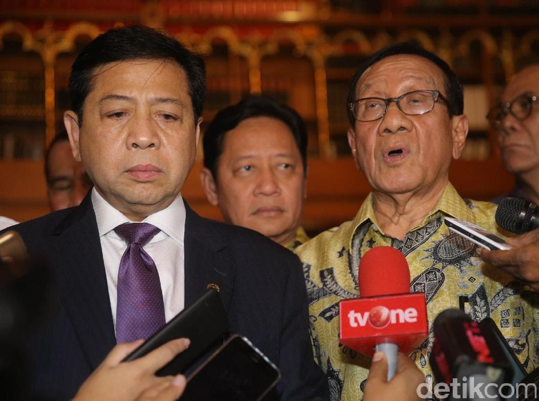 Novanto Tersangka Lagi, Akbar Tandjung Khawatir Golkar Kiamat Novanto Tersangka Lagi, Akbar Tandjung Khawatir Golkar Kiamat