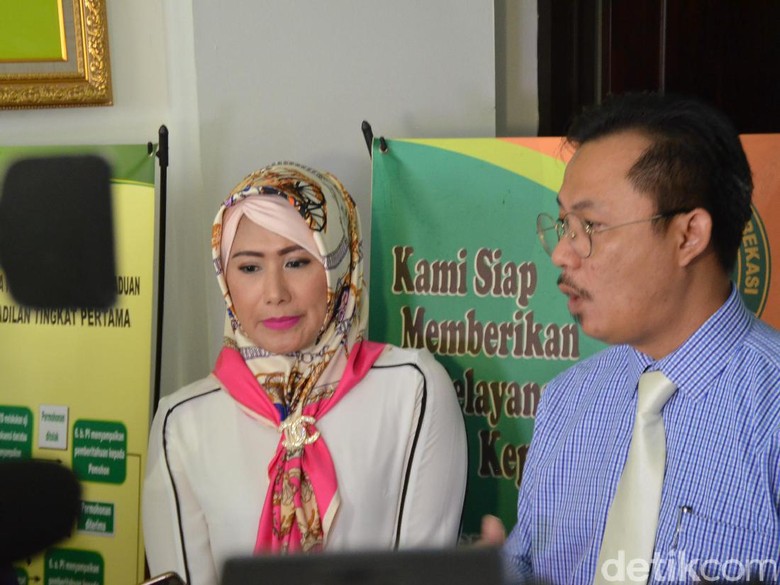 Apa Kabar Kelanjutan Sidang Cerai Donny Kesuma? Apa Kabar Kelanjutan Sidang Cerai Donny Kesuma?