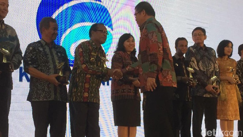 Bangun Infratruktur, Teluk Wondama Raih Penghargaan Kominfo Bangun Infratruktur, Teluk Wondama Raih Penghargaan Kominfo