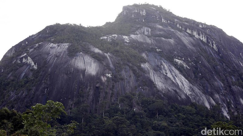 Inilah Bukit Kelam di Sintang, Kalimantan Barat (Rachman Haryanto/detikTravel) Inilah Bukit Kelam di Sintang, Kalimantan Barat (Rachman Haryanto/detikTravel)